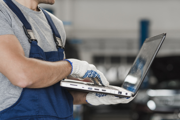 modern-automobile-mechanic-composition_23-2147881213 modern-automobile-mechanic-composition_23-2147881213